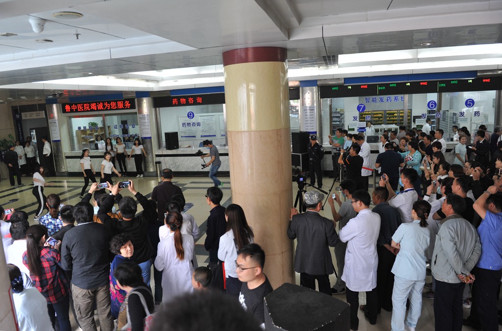 包含北大口腔醫院、護士全程協助陪同號販子代掛號的詞條